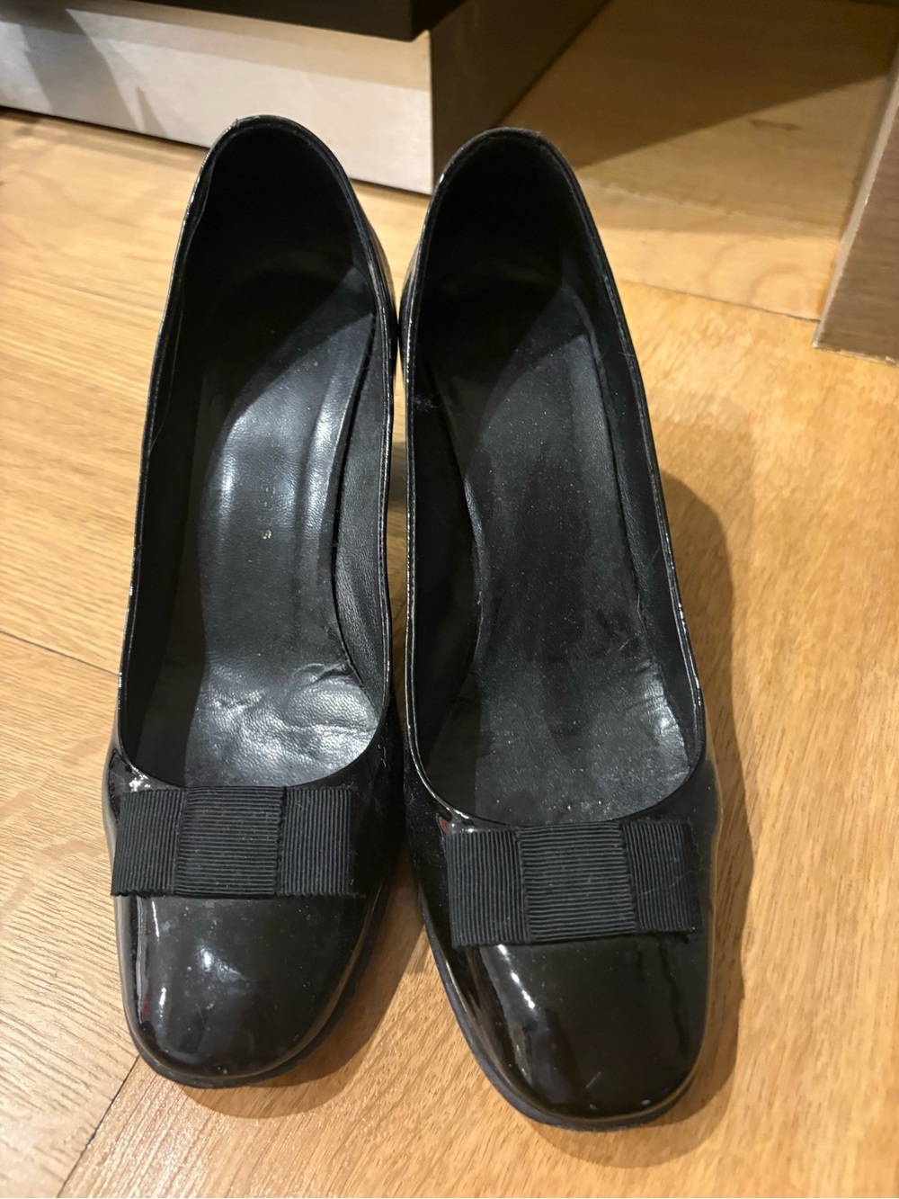 Marc Jacob’s Black Patent Bow-Accent Women's Pumps